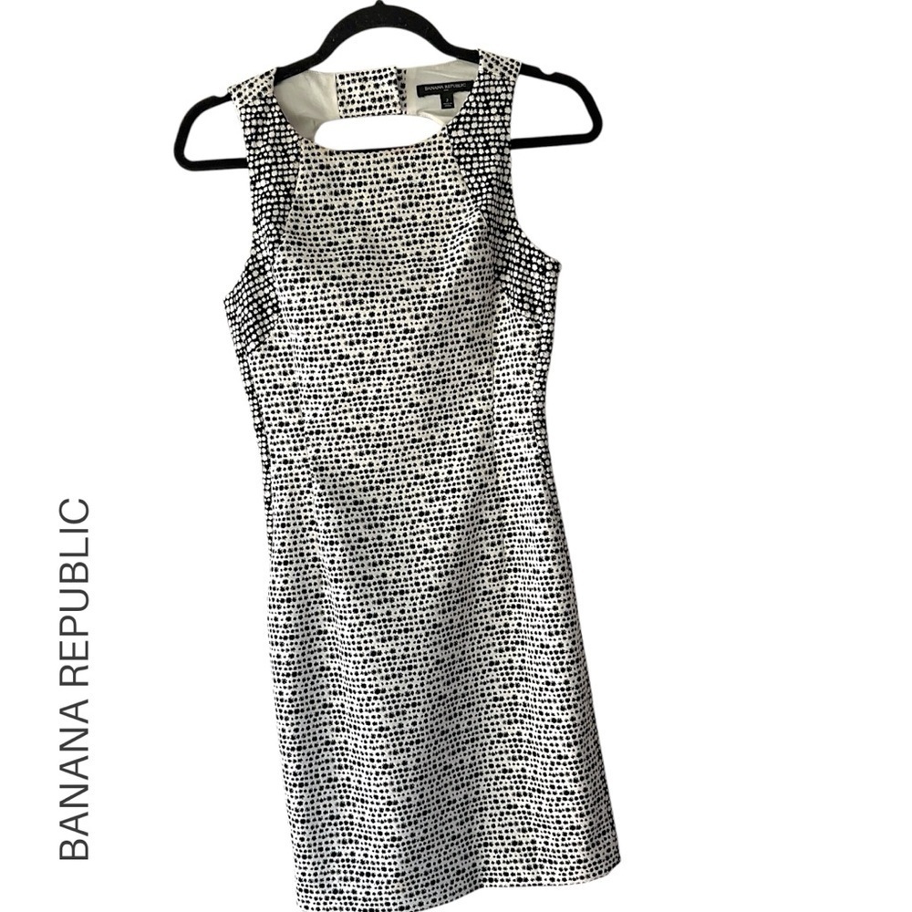 BANANA REPUBLIC | NWOT BLACK & WHITE OPEN BACK SLEEVELESS SHEATH DRESS | SIZE: 2